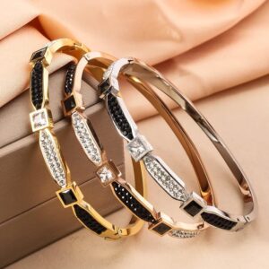 Versatile and non-fading stainless steel bracelet